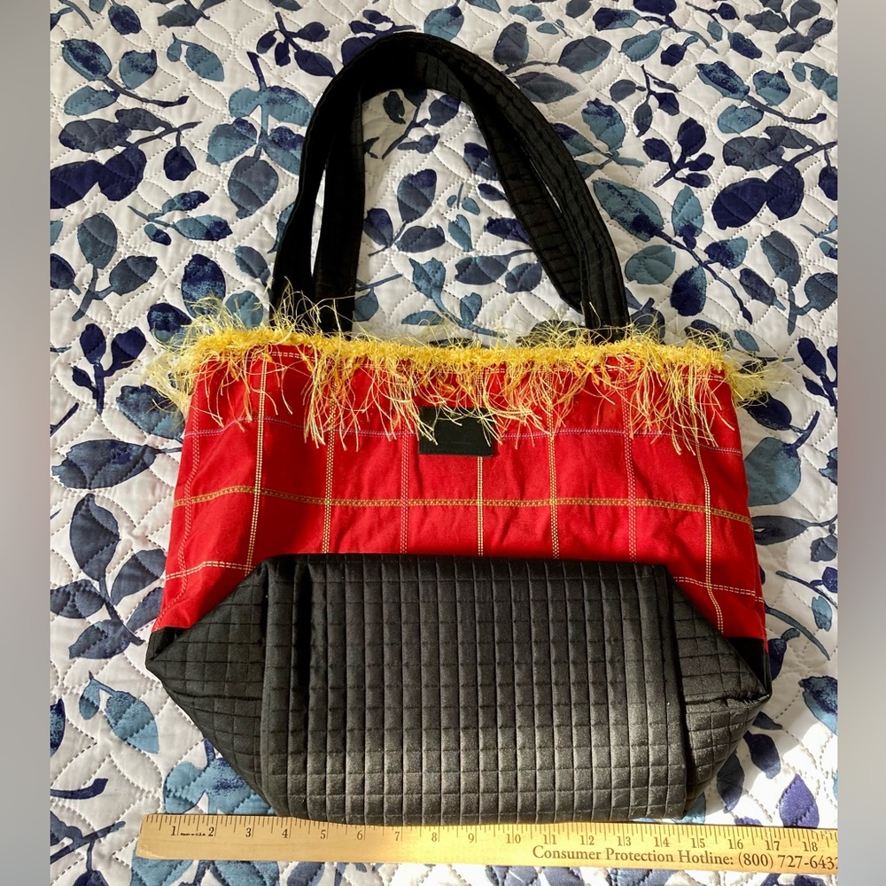WN Zag Bag Cute Over the shoulder tote Like New